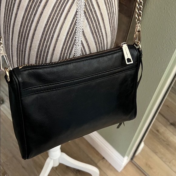 🛑 1 hour sale. Rebecca Minkoff, Black Leather Crossbody Bag w/ Gold tone accents - Picture 5 of 9